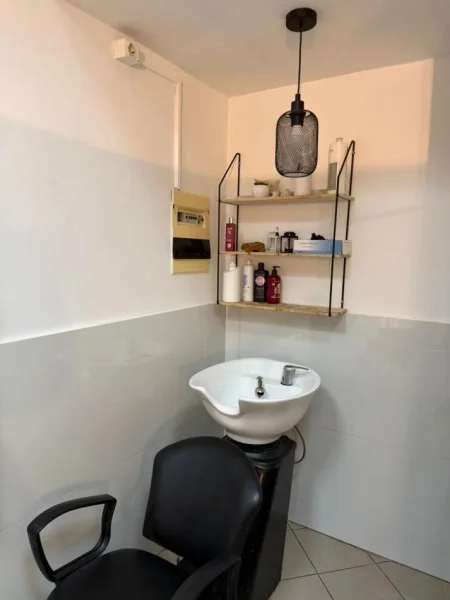 jepet me qera dyqan Kati 0, 13 m² 300 € (Rruga Frederik Shiroka)