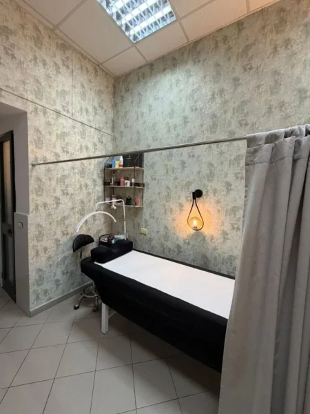 jepet me qera dyqan Kati 0, 13 m² 300 € (Rruga Frederik Shiroka)