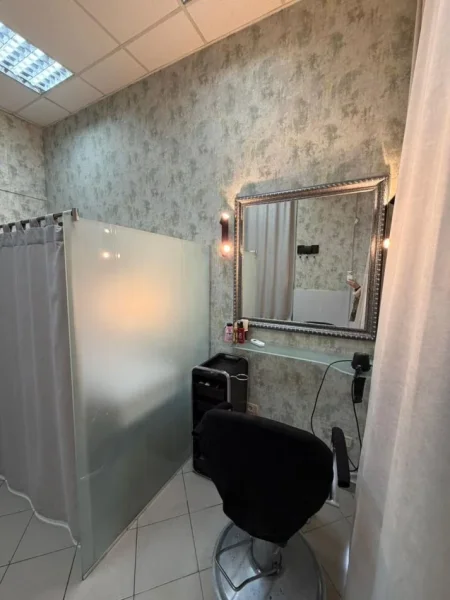 jepet me qera dyqan Kati 0, 13 m² 300 € (Rruga Frederik Shiroka)