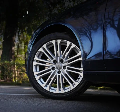 Tirane, shitet makine AUDI A4 Benzin, e zeze automatik Klima 245.000 km 5.300 €