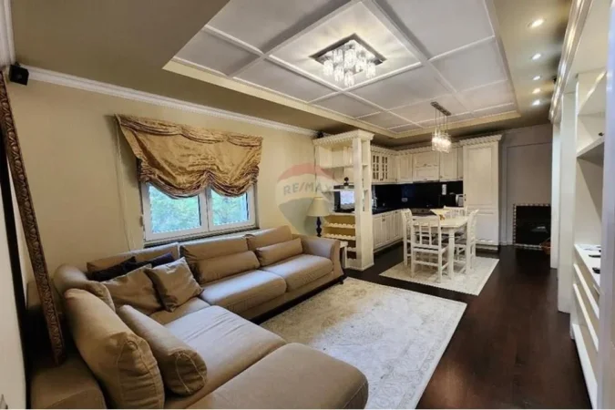 Tirane, jepet me qera apartament 2+1 , 75 m² 700 € (Komun e Parisit)