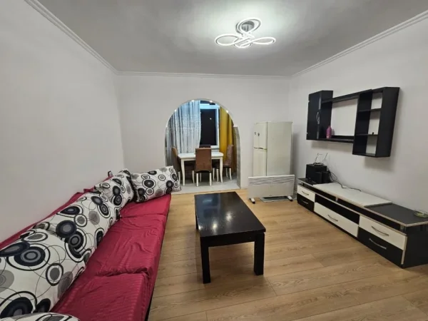 Tirane, jepet me qera apartament 2+1 Kati 4, 70 m² 500 € (Rruga Irfan Tomini , Staciini fundit Tirana e Re)