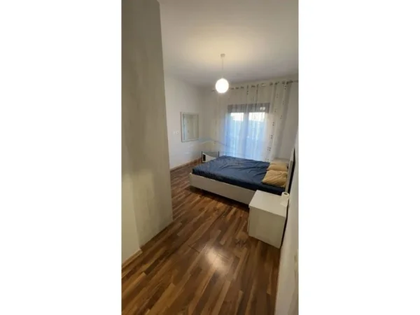 Tirane, jepet me qera apartament 2+1+Ballkon Kati 6, 96 m² 650 € (Unaza e Re)