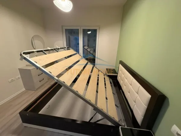 Tirane, jepet me qera apartament 1+1+Ballkon Kati 6, 63 m² 670 € (Zogu i Zi)