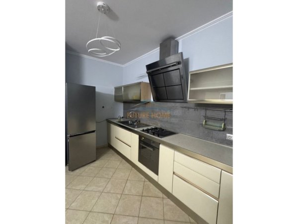 Tirane, jap me qera apartament 2+1+Ballkon Kati 7, 97 m² 620 € (Rruga Asim Vokshi)