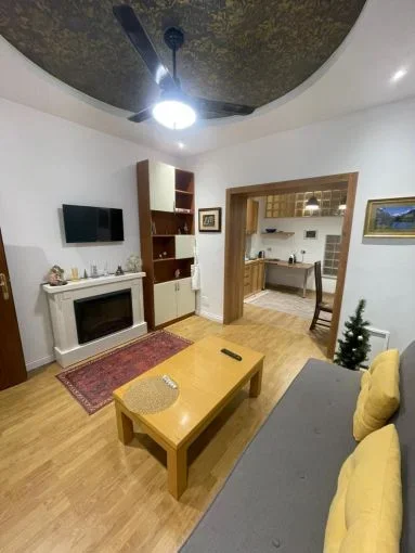 Tirane, jepet me qera apartament 1+1+Ballkon , 72 m² 700 € (Sheshi willson)