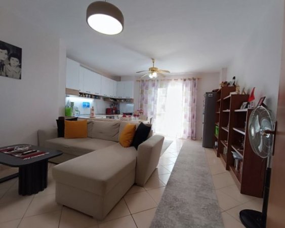 Tirane, shitet apartament 2+1+Ballkon Kati 2, 97 m² 130.000 € (Fresk)