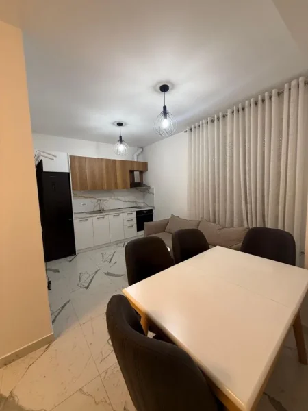 Tirane, jepet me qera apartament 2+1+Ballkon Kati 4, 75 m² 800 € (Myslym Shyri)