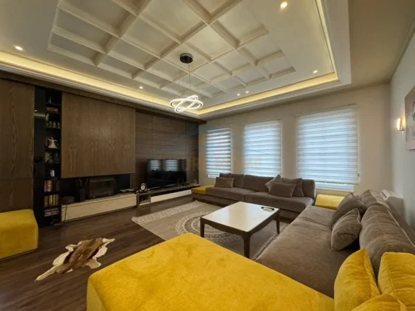 Tirane, shitet Vile Kati 0, 320 m² 400.000 €