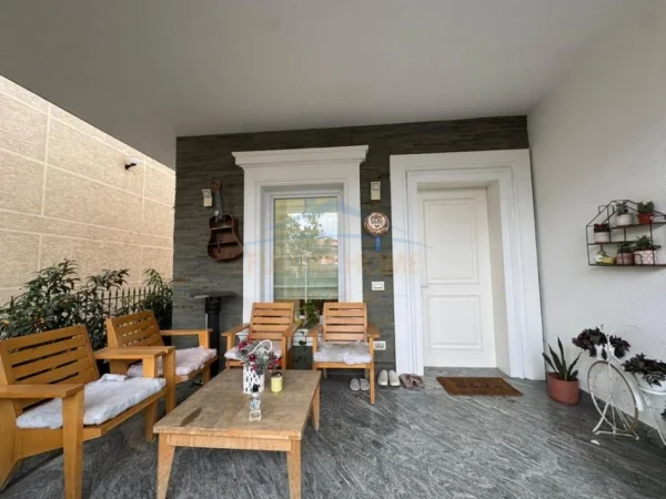 Tirane, shitet Vile Kati 0, 320 m² 400.000 €