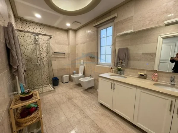 Tirane, shitet Vile Kati 0, 320 m² 400.000 €