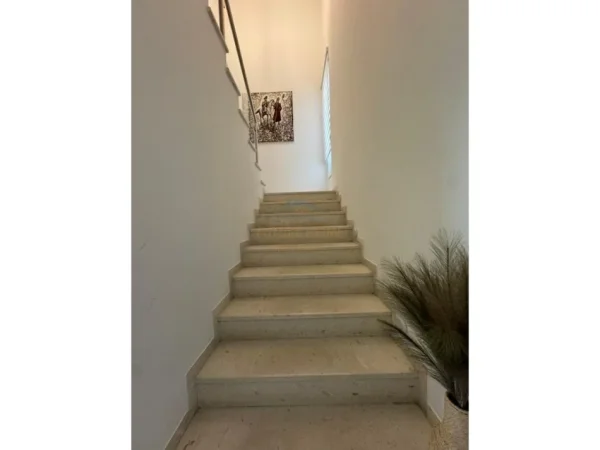 Tirane, shitet Vile Kati 0, 320 m² 400.000 €