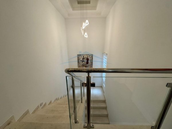 Tirane, shitet Vile Kati 0, 320 m² 400.000 €