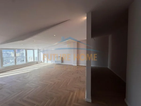 Tirane, shitet apartament duplex Kati 13, 210 m² 650.000 €