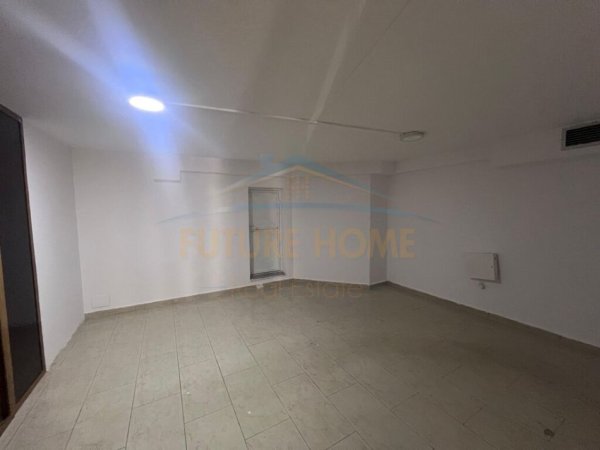 Tirane, jepet me qera ambjent biznesi Kati 0, 147 m² 1.500 €