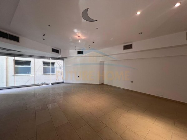 Tirane, jepet me qera ambjent biznesi Kati 0, 147 m² 1.500 €