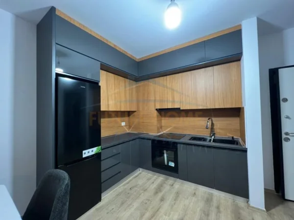 Tirane, jepet me qera apartament Kati 8, 99 m² 550 €
