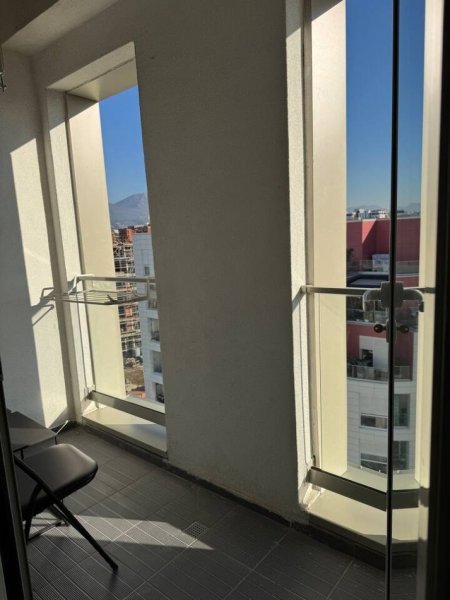 Tirane, jepet me qera apartament 1+1+Ballkon Kati 8, 60 m² 600 € (Rruga Siri Kodra, perballe Ish-Frigoriferit)