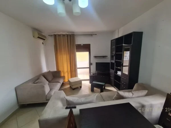 Tirane, jepet me qera apartament 2+1+Aneks+Ballkon Kati 4, 80 m² 700 € 