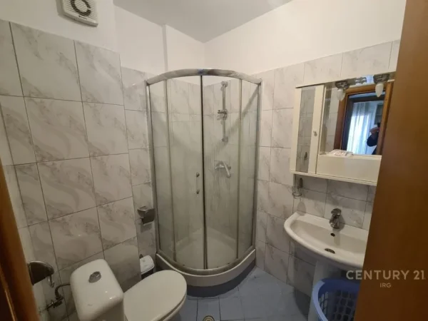 Tirane, jepet me qera apartament 2+1+Aneks+Ballkon Kati 4, 80 m² 700 € 