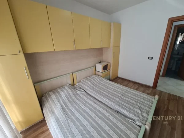 Tirane, jepet me qera apartament 2+1+Aneks+Ballkon Kati 4, 80 m² 700 € 