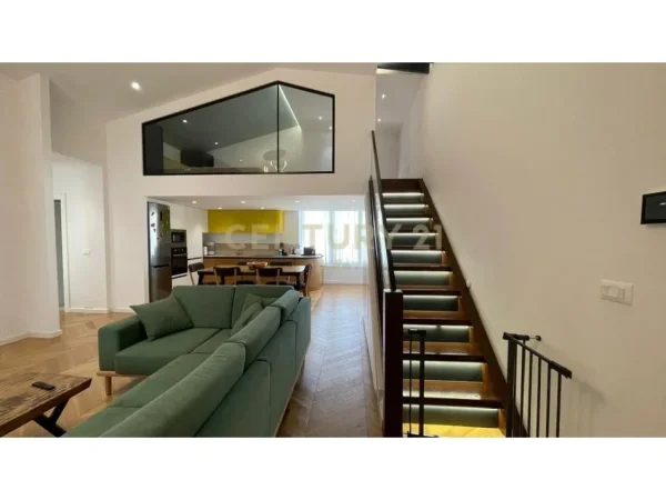 Tirane, jepet me qera apartament+verande | Penthouse 3+1+Aneks+Ballkon Kati 5, 200 m² 2.200 € 