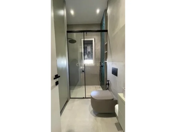 Tirane, jepet me qera apartament+verande | Penthouse 3+1+Aneks+Ballkon Kati 5, 200 m² 2.200 € 