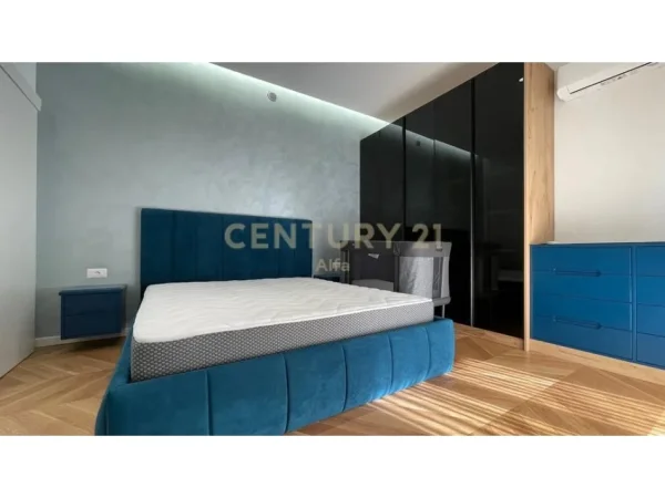 Tirane, jepet me qera apartament+verande | Penthouse 3+1+Aneks+Ballkon Kati 5, 200 m² 2.200 € 