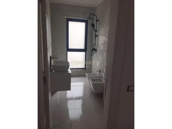 Tirane, jepet me qera zyre Kati 5, 70 m² 500 € 