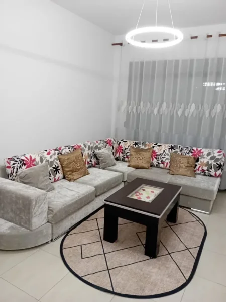 Tirane, jepet me qera apartament 1+1,Kati 1,Cmimi 450 € Pranë Rrethit, Astir, Tiranë.