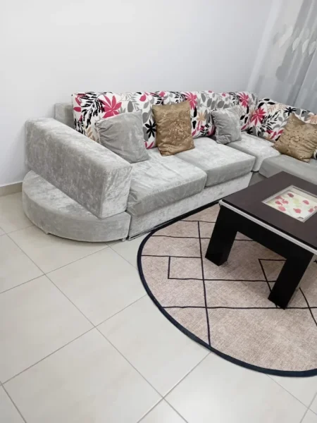 Tirane, jepet me qera apartament 1+1,Kati 1,Cmimi 450 € Pranë Rrethit, Astir, Tiranë.