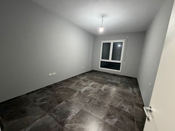 Tirane, jepet me qera apartament 1+1 Kati 5, 
