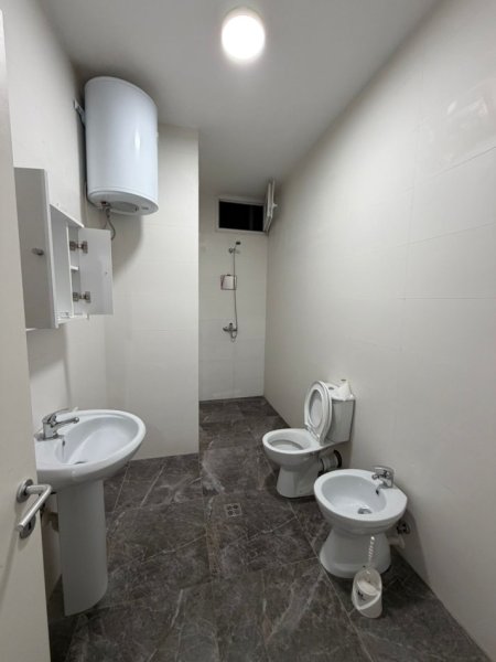 Tirane, jepet me qera apartament 1+1 Kati 5, 