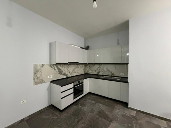 Tirane, jepet me qera apartament 1+1 Kati 5, 
