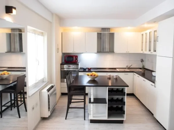 Tirane, jepet me qera apartament 1+1+Aneks+Ballkon Kati 3, 55 m² 900 € 