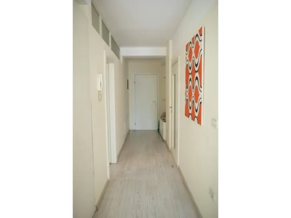 Tirane, jepet me qera apartament 1+1+Aneks+Ballkon Kati 3, 55 m² 900 € 