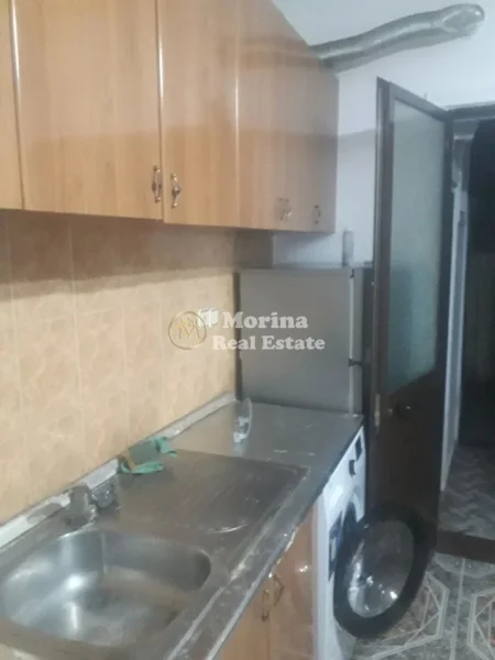 Tirane, jepet me qera shtepi 1+1 Kati 1, 50 m² 300 € (Ali Demi)