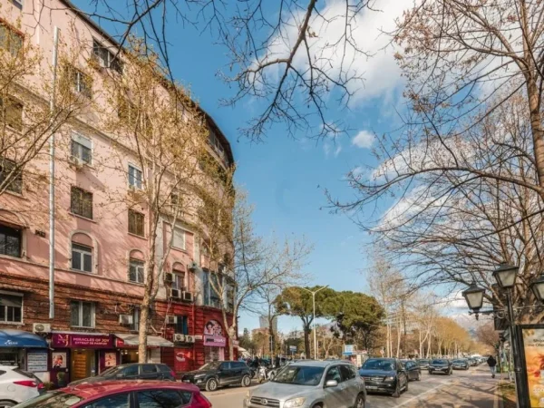 Tirane, jepet me qera apartament 2+1+Aneks+Ballkon Kati 3, 50 m² 1.300 € (Joni Peci Store)