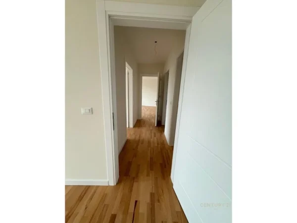 Tirane, jepet me qera apartament 2+1+Aneks+Ballkon Kati 5, 124 m² 1.600 € (Lake View)