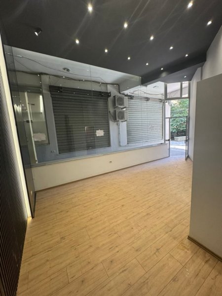 Tirane, jepet me qera ambjent biznesi Kati 0, 27 m² 450 € (Rruga Barrikadave)