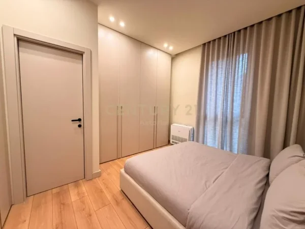 Tirane, jepet me qera apartament 2+1+Aneks+Ballkon Kati 1, 76 m² 1.800 € 