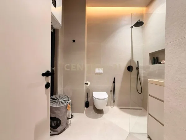 Tirane, jepet me qera apartament 2+1+Aneks+Ballkon Kati 1, 76 m² 1.800 € 