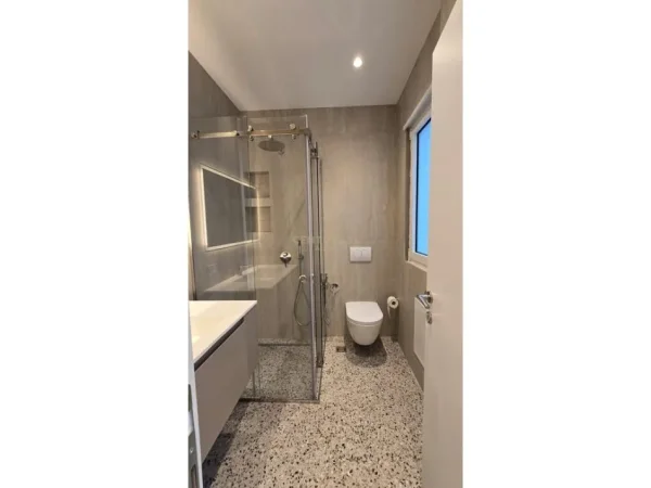 Tirane, jepet me qera apartament 2+1+Aneks+Ballkon Kati 6, 105 m² 2.000 € (Lincoln Center Tirana)