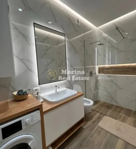 Tirane, jepet me qera apartament 1+1 Kati 8, 60 m² 600 € (Rruga Siri Kodra)