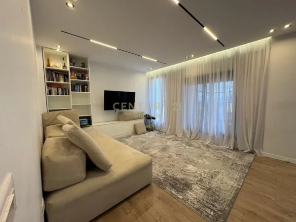 Tirane, shes apartament 2+1+Aneks+Ballkon Kati 4, 178 m² 280.000 € 