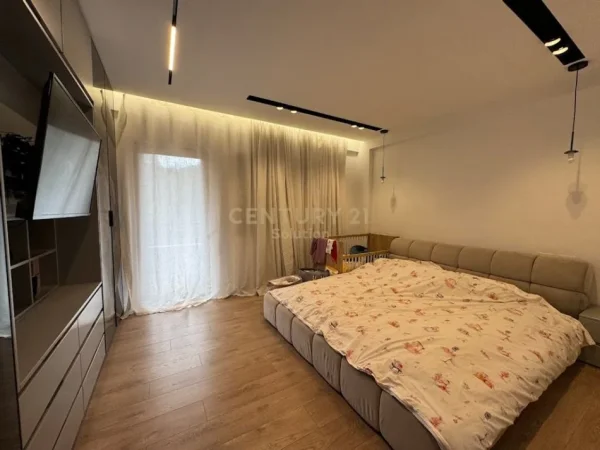 Tirane, shes apartament 2+1+Aneks+Ballkon Kati 4, 178 m² 280.000 € 