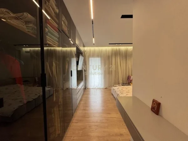 Tirane, shes apartament 2+1+Aneks+Ballkon Kati 4, 178 m² 280.000 € 