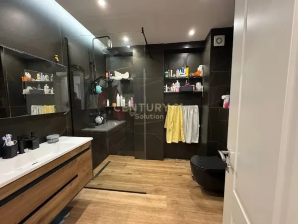 Tirane, shes apartament 2+1+Aneks+Ballkon Kati 4, 178 m² 280.000 € 