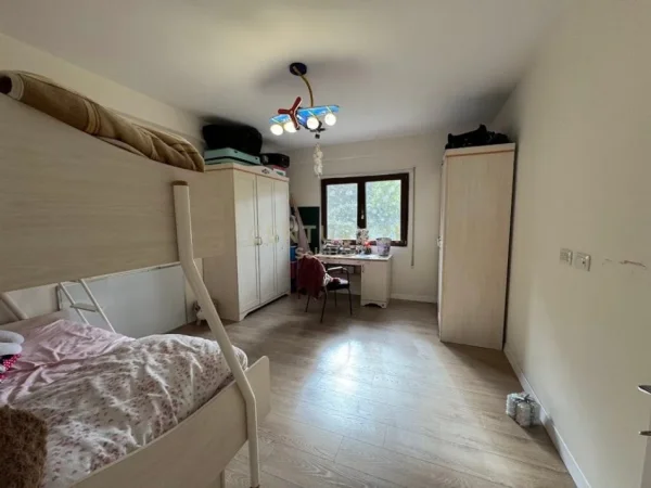 Tirane, shes apartament 2+1+Aneks+Ballkon Kati 4, 178 m² 280.000 € 