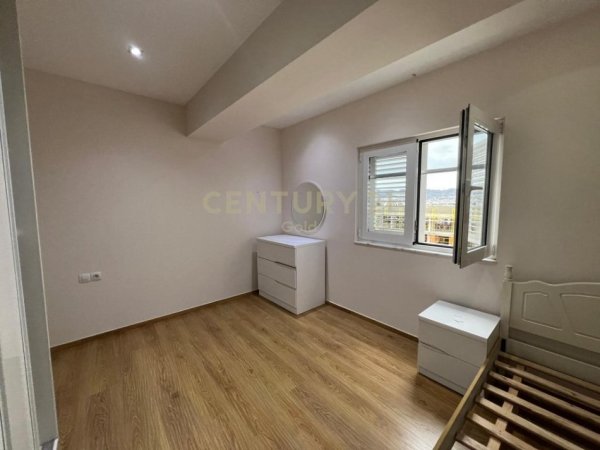 Tirane, jepet me qera apartament 2+1+Ballkon Kati 12, 99 m² 600 € 